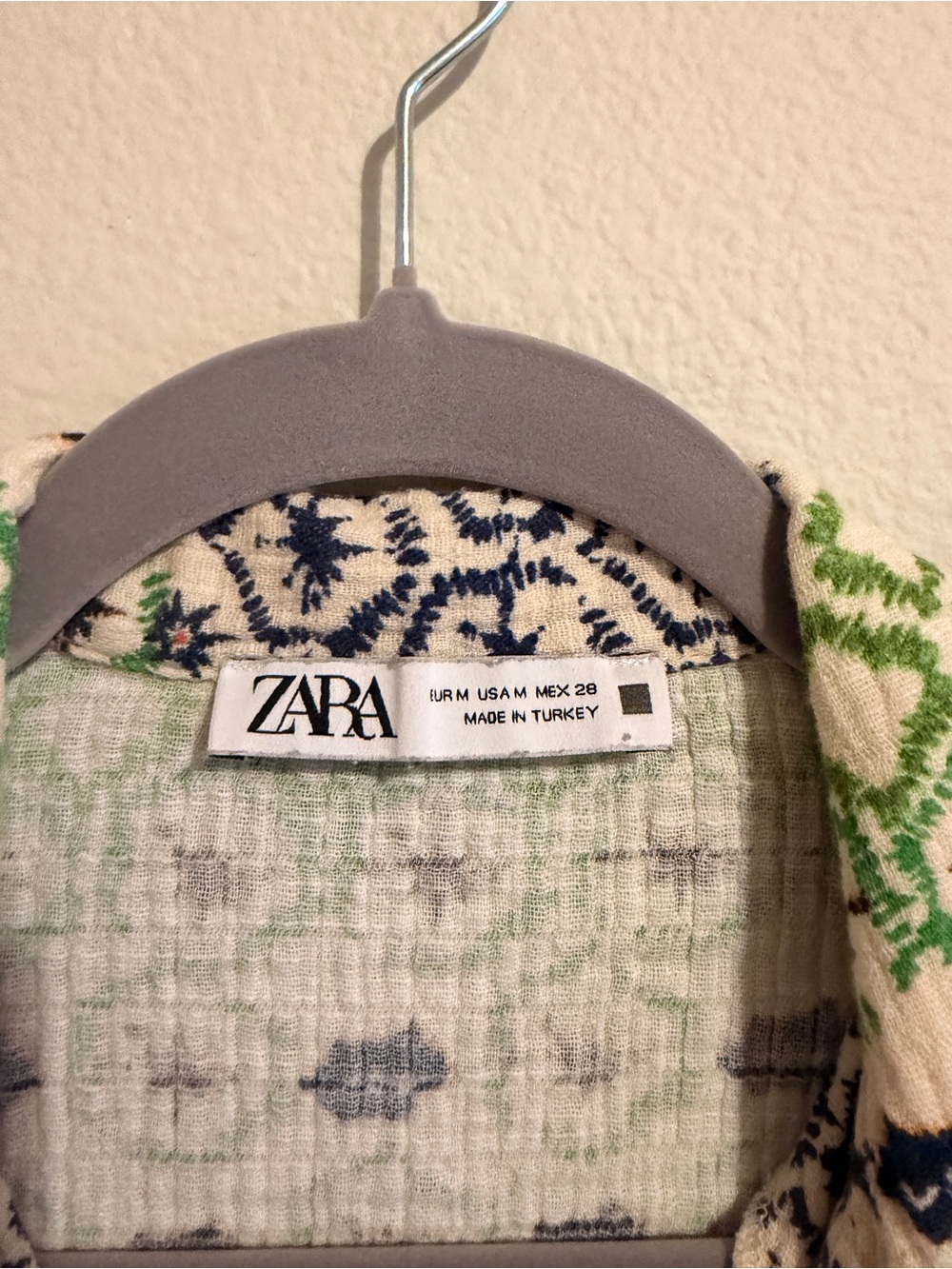 Zara Patterned Green and Navy Button-Front Cropped Top - Picture 4 of 8